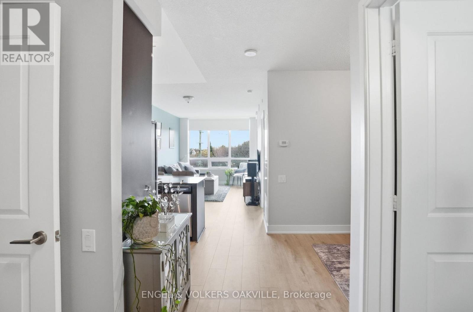 528 - 7608 Yonge Street, Vaughan (Crestwood-Springfarm-Yorkhill), Ontario  L4J 0J5 - Photo 2 - N13019344