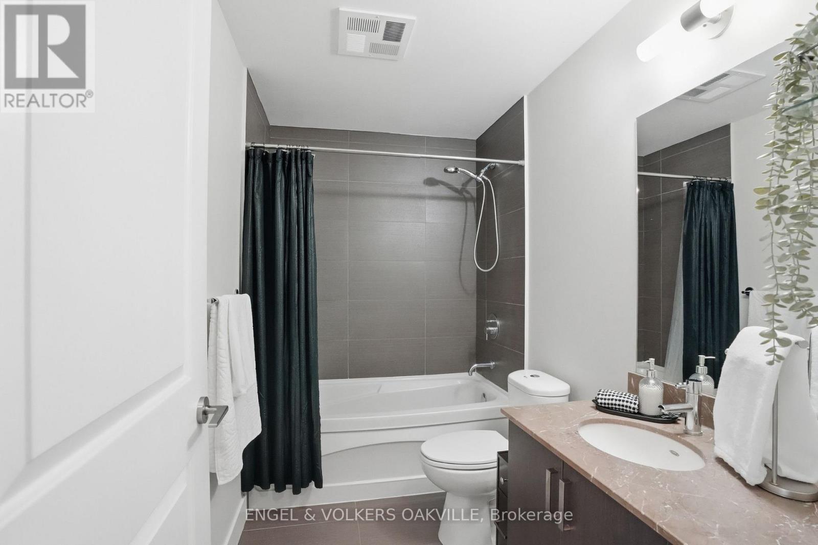 528 - 7608 Yonge Street, Vaughan (Crestwood-Springfarm-Yorkhill), Ontario  L4J 0J5 - Photo 3 - N13019344