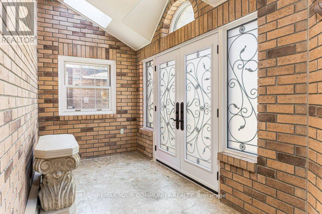 21 Millbrook Gate, Markham (Buttonville), Ontario  L3R 9C8 - Photo 3 - N13019362