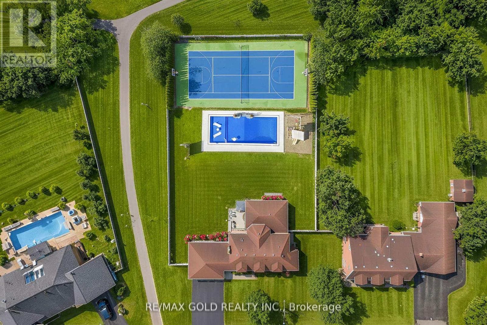 72 Goodfellow Crescent, King (Nobleton), Ontario  L0G 1N0 - Photo 2 - N13019464