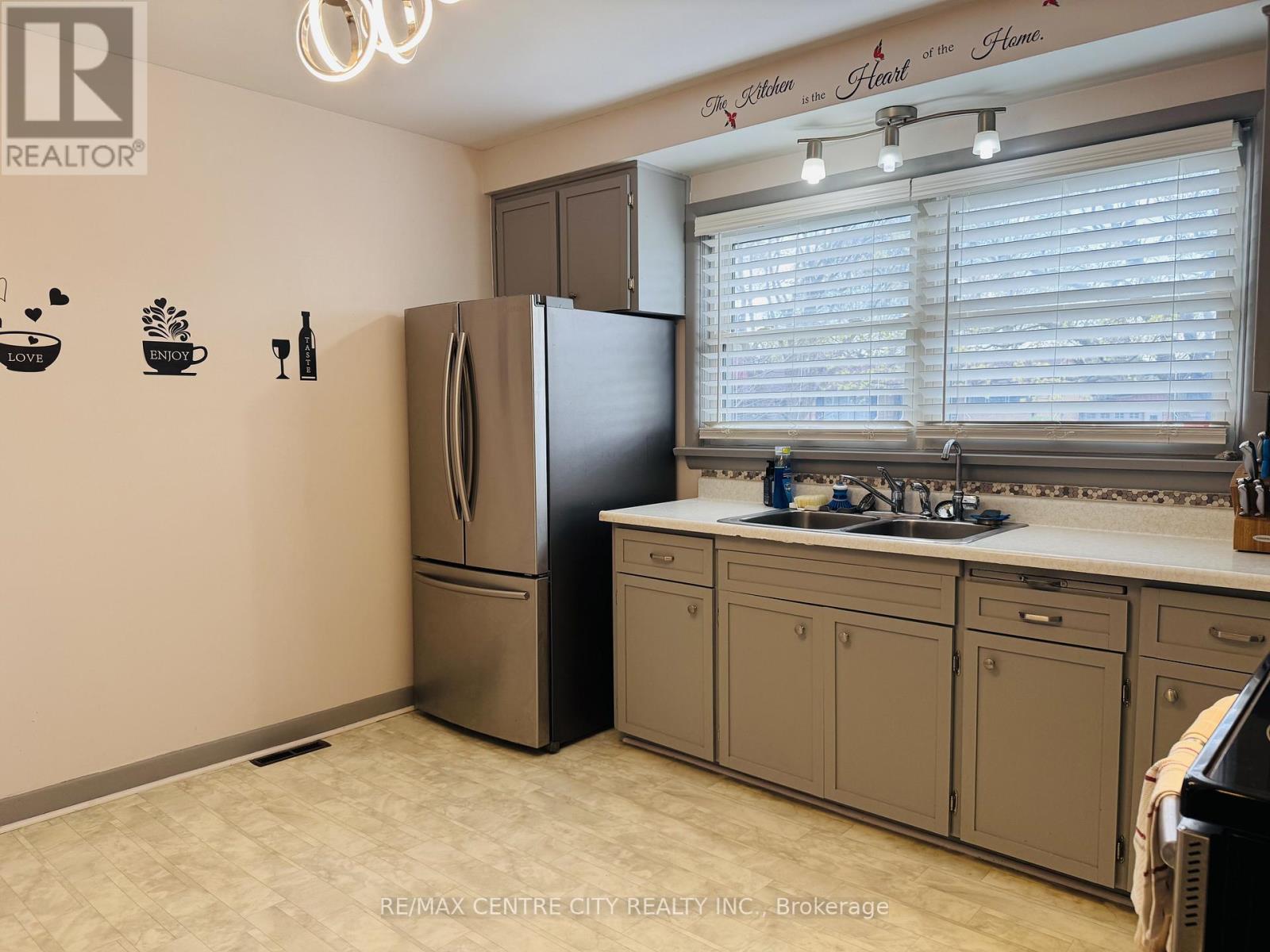 1948 Royal Crescent, London East, Ontario  N5V 1N7 - Photo 8 - X13010058