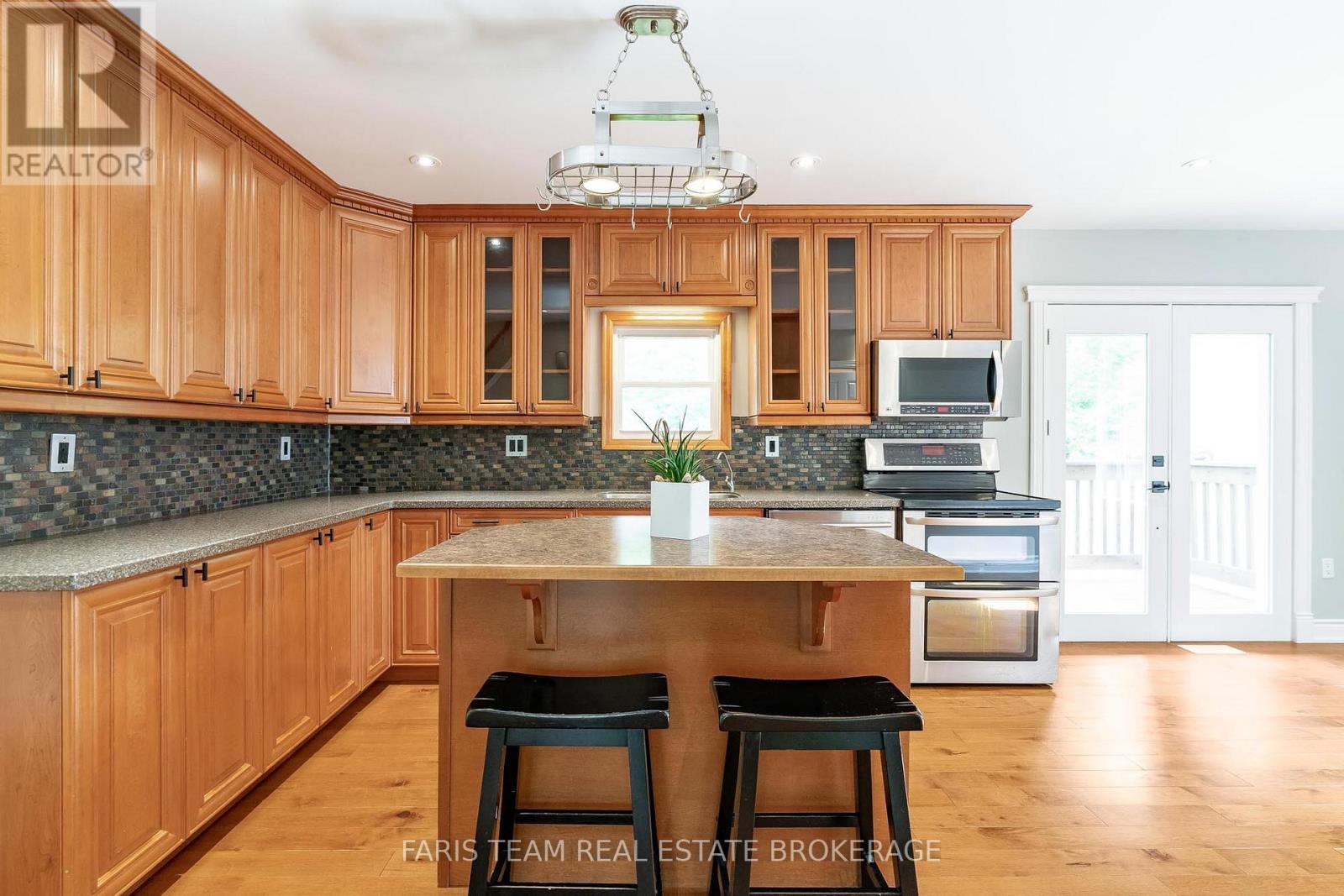 104 Knox Road E, Wasaga Beach, Ontario  L9Z 2T5 - Photo 11 - S13019178