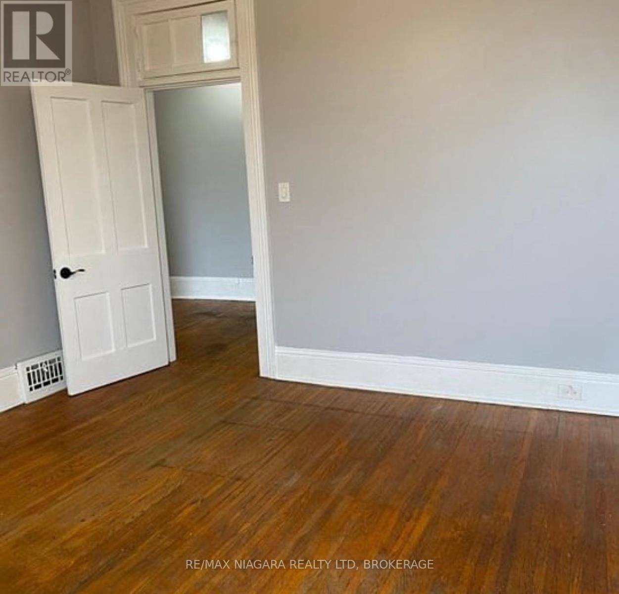 42 Niagara Street, St. Catharines, Ontario  L2R 4K9 - Photo 15 - X12998440