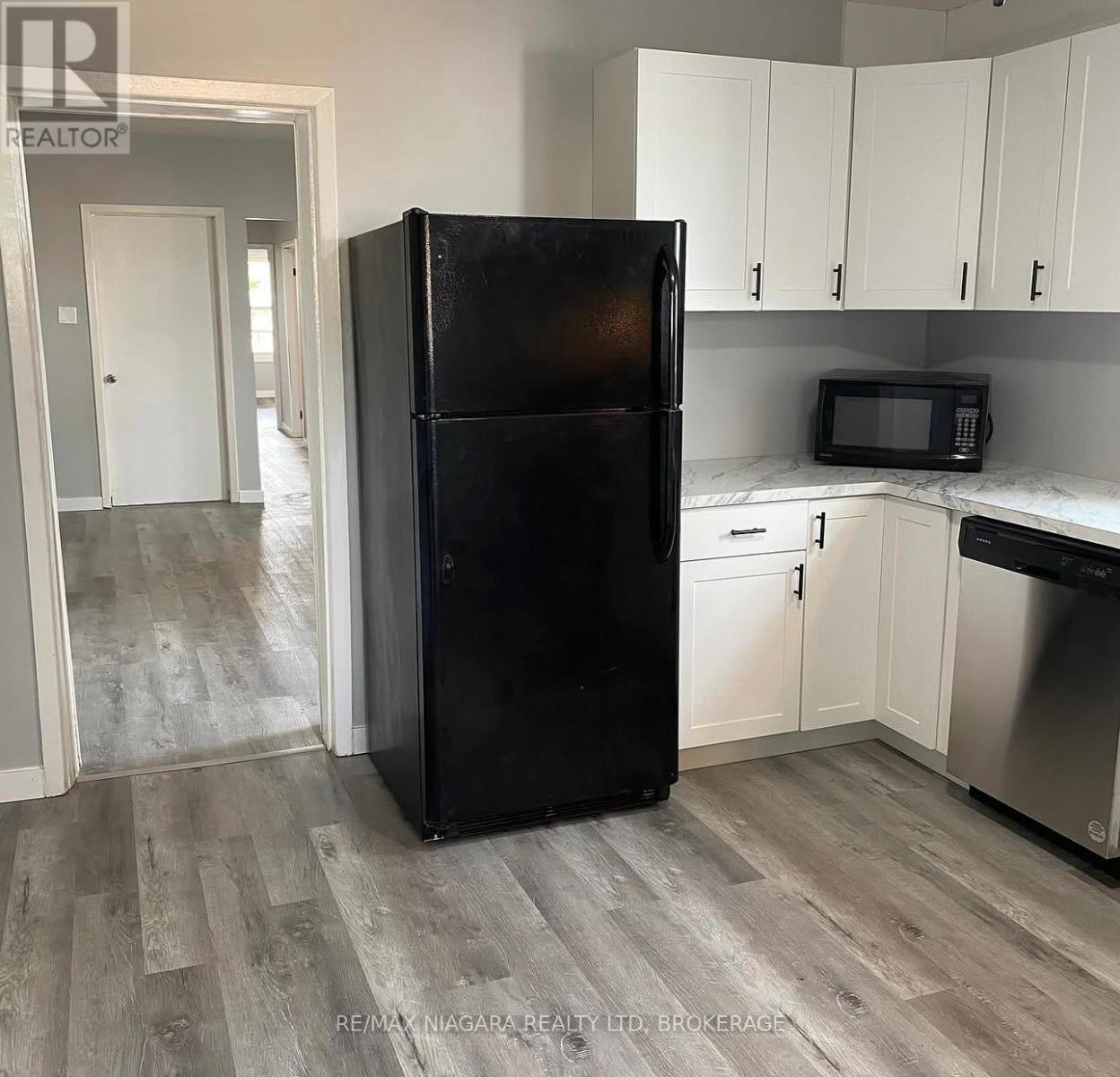 42 Niagara Street, St. Catharines, Ontario  L2R 4K9 - Photo 5 - X12998440