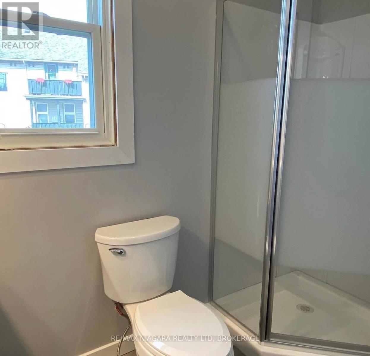 42 Niagara Street, St. Catharines, Ontario  L2R 4K9 - Photo 11 - X12998440