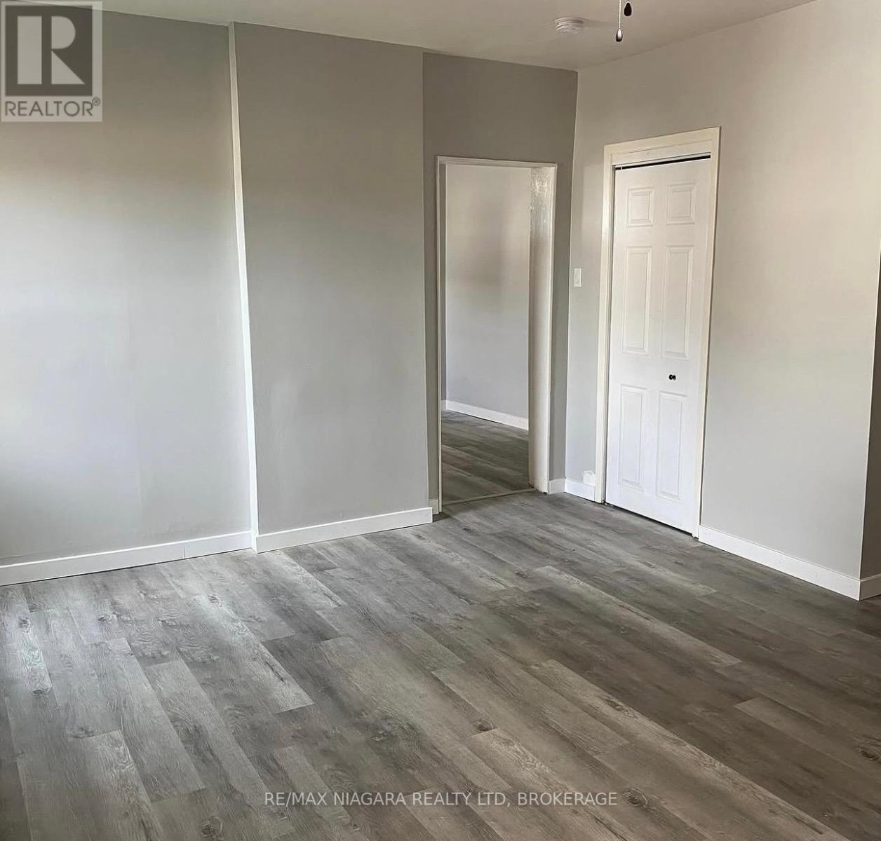 42 Niagara Street, St. Catharines, Ontario  L2R 4K9 - Photo 9 - X12998440