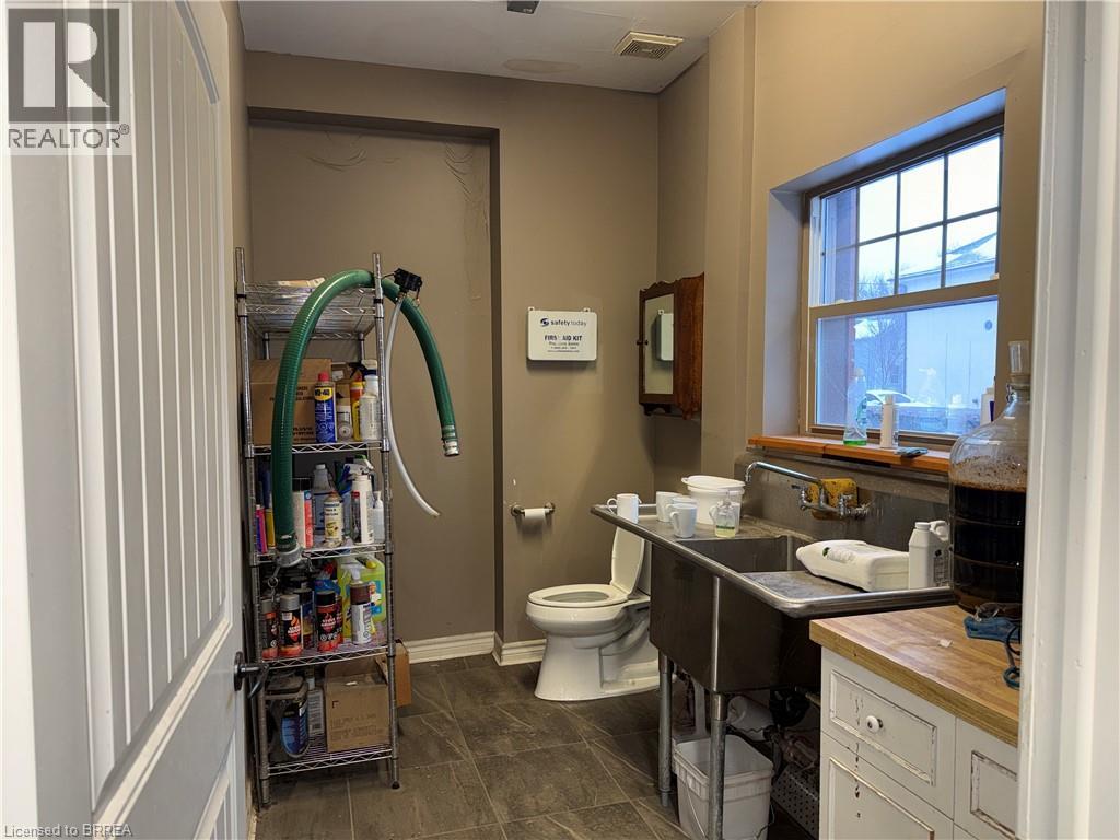 137 Nelson Street Unit# 102 & 103, Brantford, Ontario  N3S 4B5 - Photo 12 - 40801634