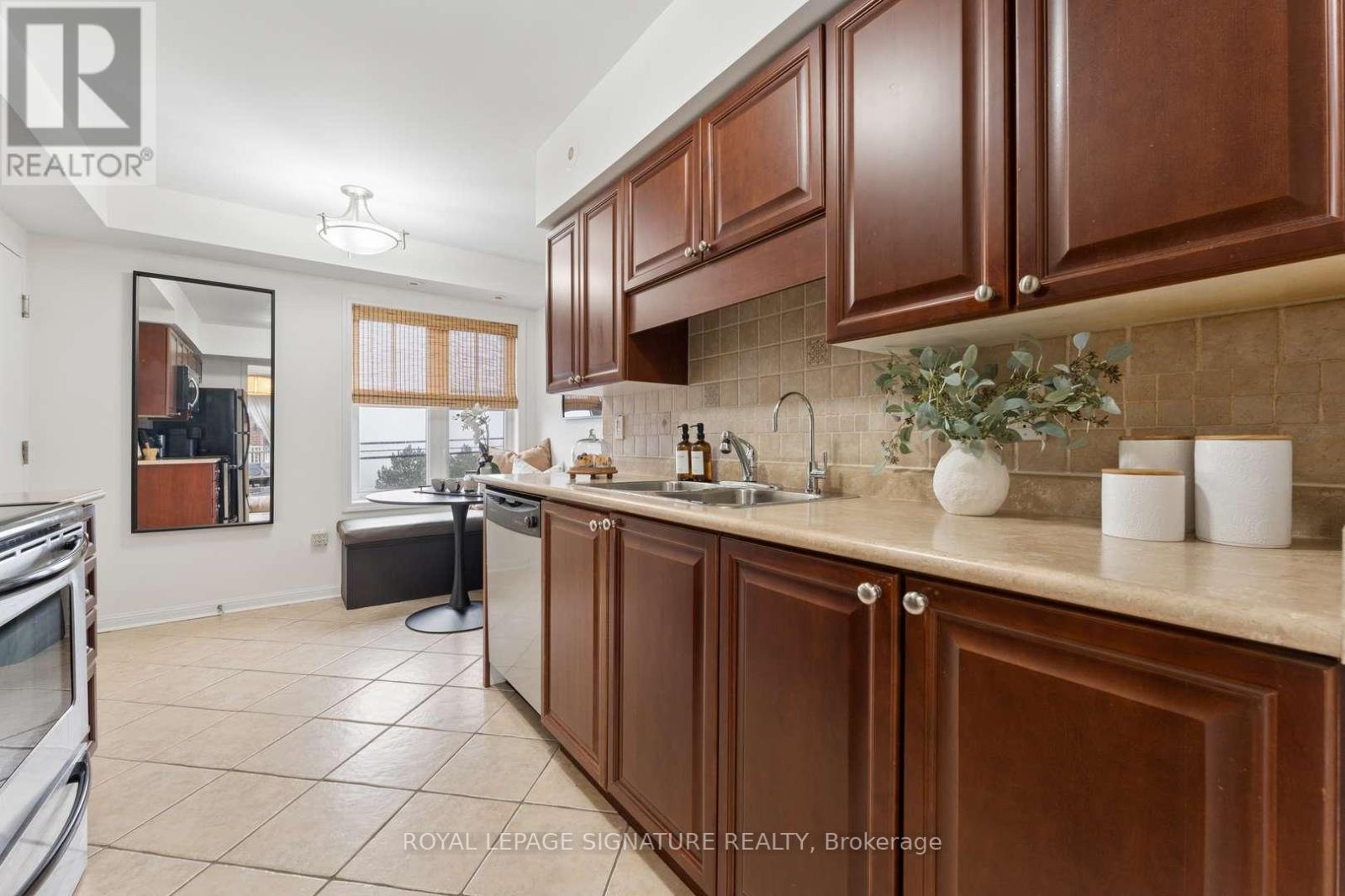 5 - 633 Dundas Street W, Mississauga, Ontario  L5B 0B5 - Photo 7 - W13019158