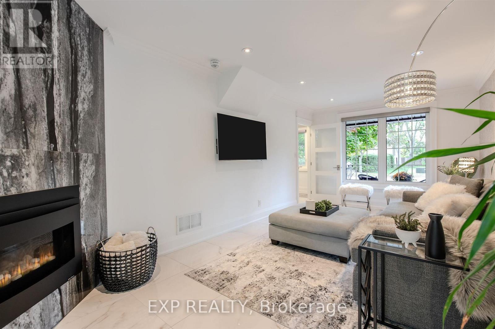 467 Caesar Avenue, Oakville, Ontario  L6J 3Z1 - Photo 6 - W13019222