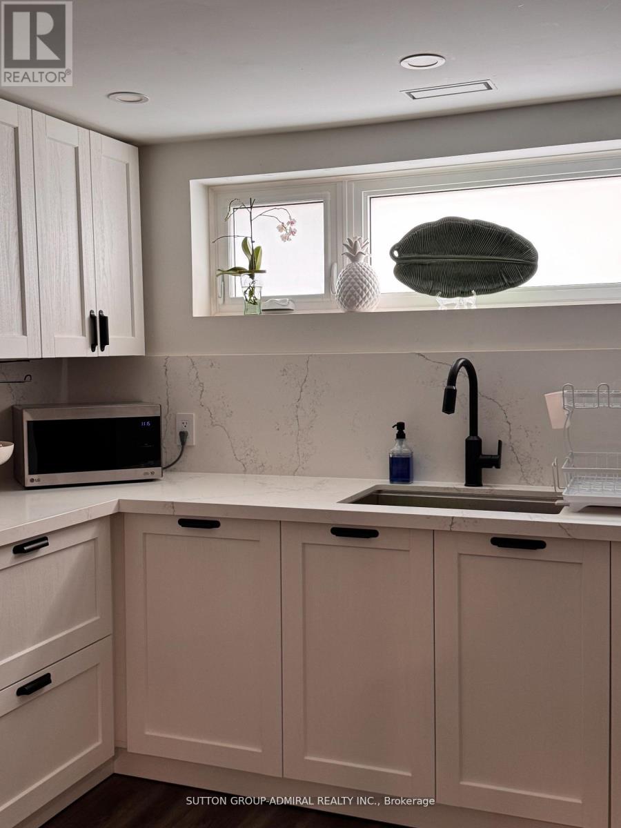 Lower - 6 Frankfort Avenue, Toronto, Ontario  M6L 2Y2 - Photo 11 - W13019260