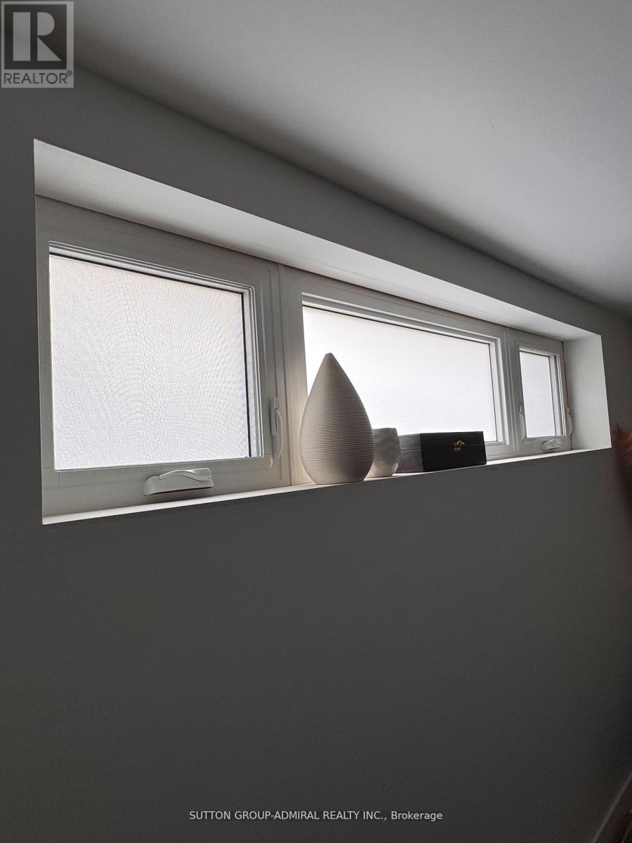 Lower - 6 Frankfort Avenue, Toronto, Ontario  M6L 2Y2 - Photo 23 - W13019260