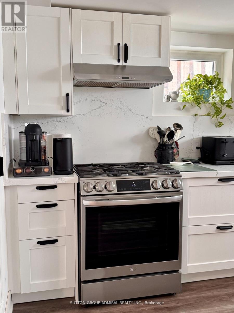 Lower - 6 Frankfort Avenue, Toronto, Ontario  M6L 2Y2 - Photo 5 - W13019260