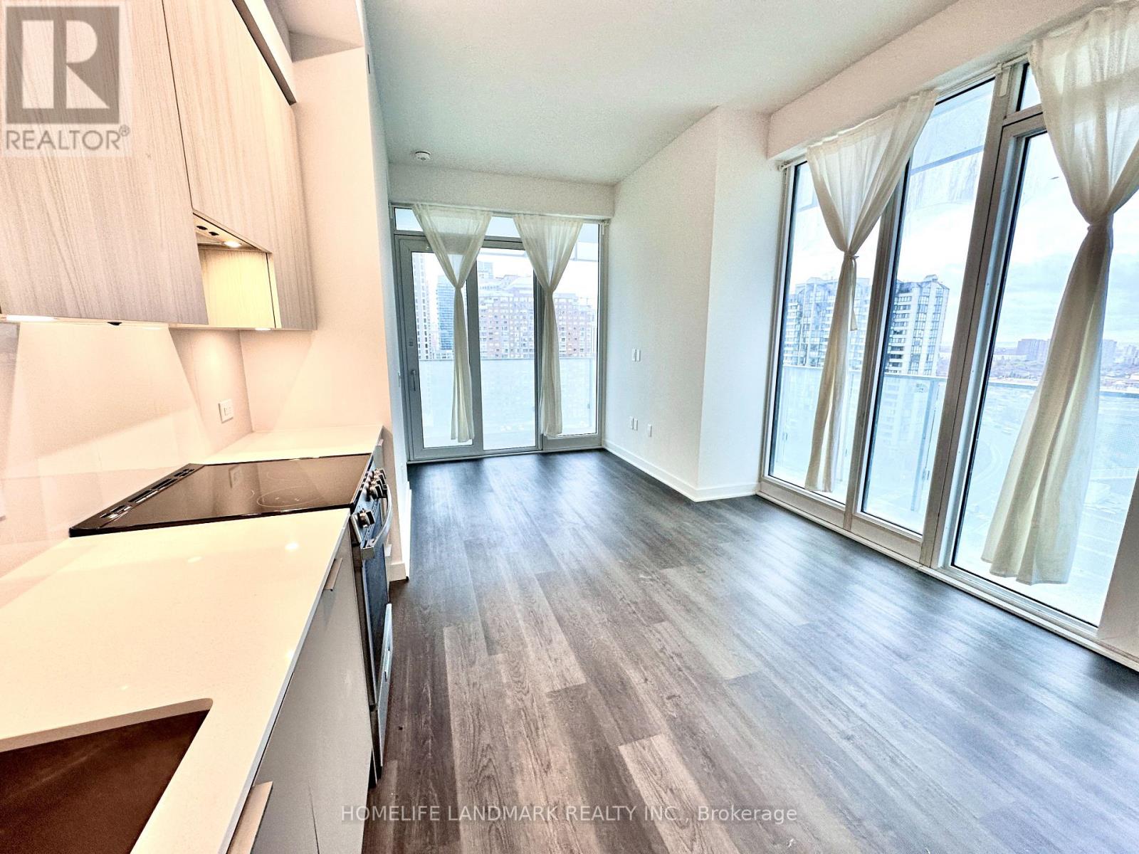 1203 - 3900 Confederation Parkway, Mississauga, Ontario  L5B 0M3 - Photo 4 - W13019292