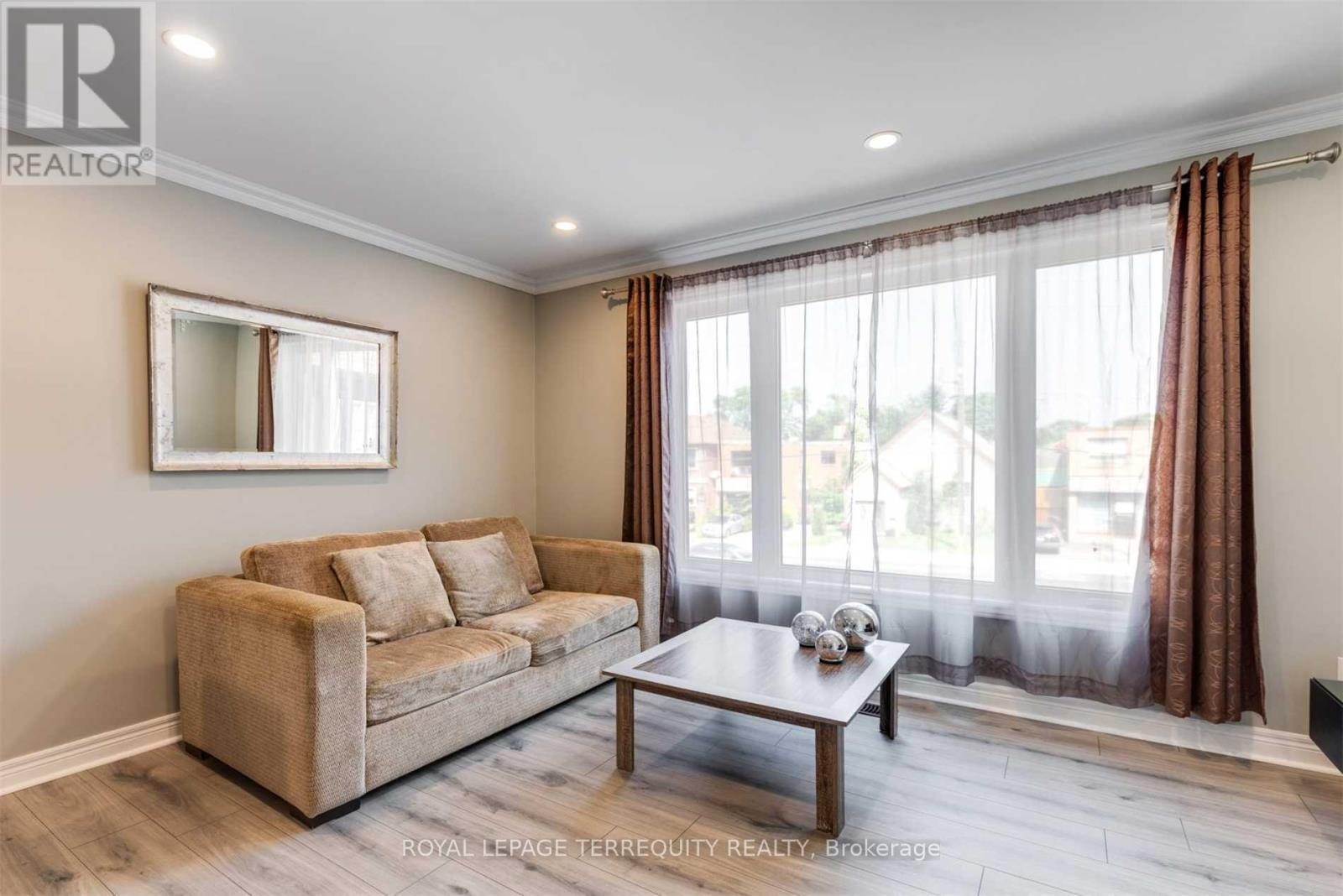 Upper - 26a Scarlett Road, Toronto, Ontario  M6N 4K1 - Photo 5 - W13019336