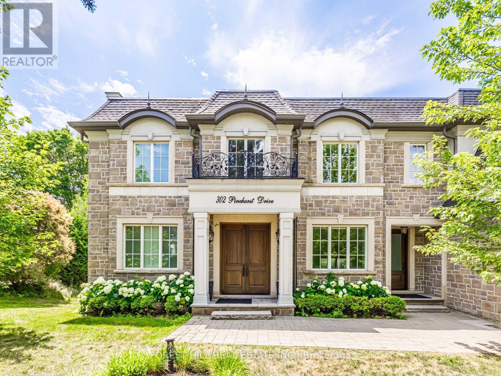 302 Pinehurst Drive W, Oakville, Ontario  L6J 4X3 - Photo 3 - W13019360