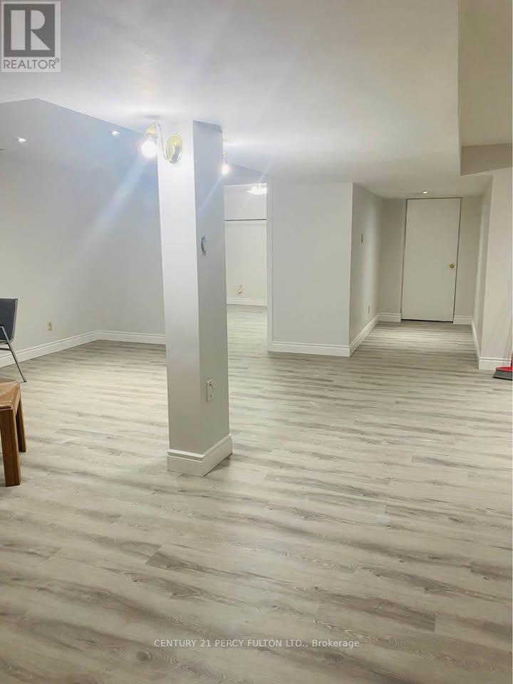 2801 Gulfstream Way, Mississauga, Ontario  L5N 6K2 - Photo 2 - W13019424