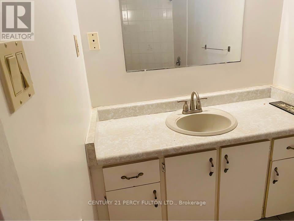 2801 Gulfstream Way, Mississauga, Ontario  L5N 6K2 - Photo 4 - W13019424