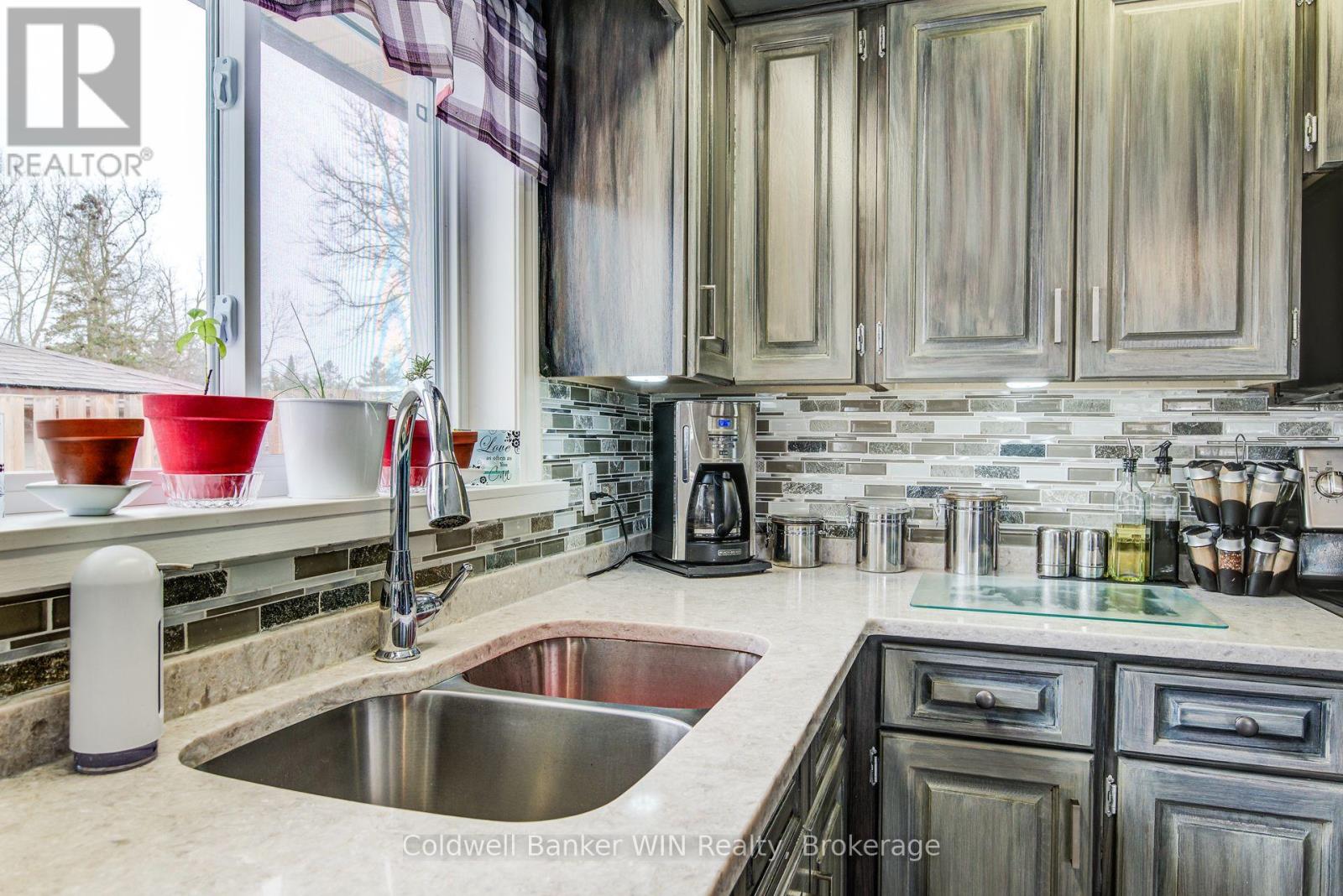 455 Albert Street, Wellington North, Ontario  N0G 2L2 - Photo 13 - X12927432