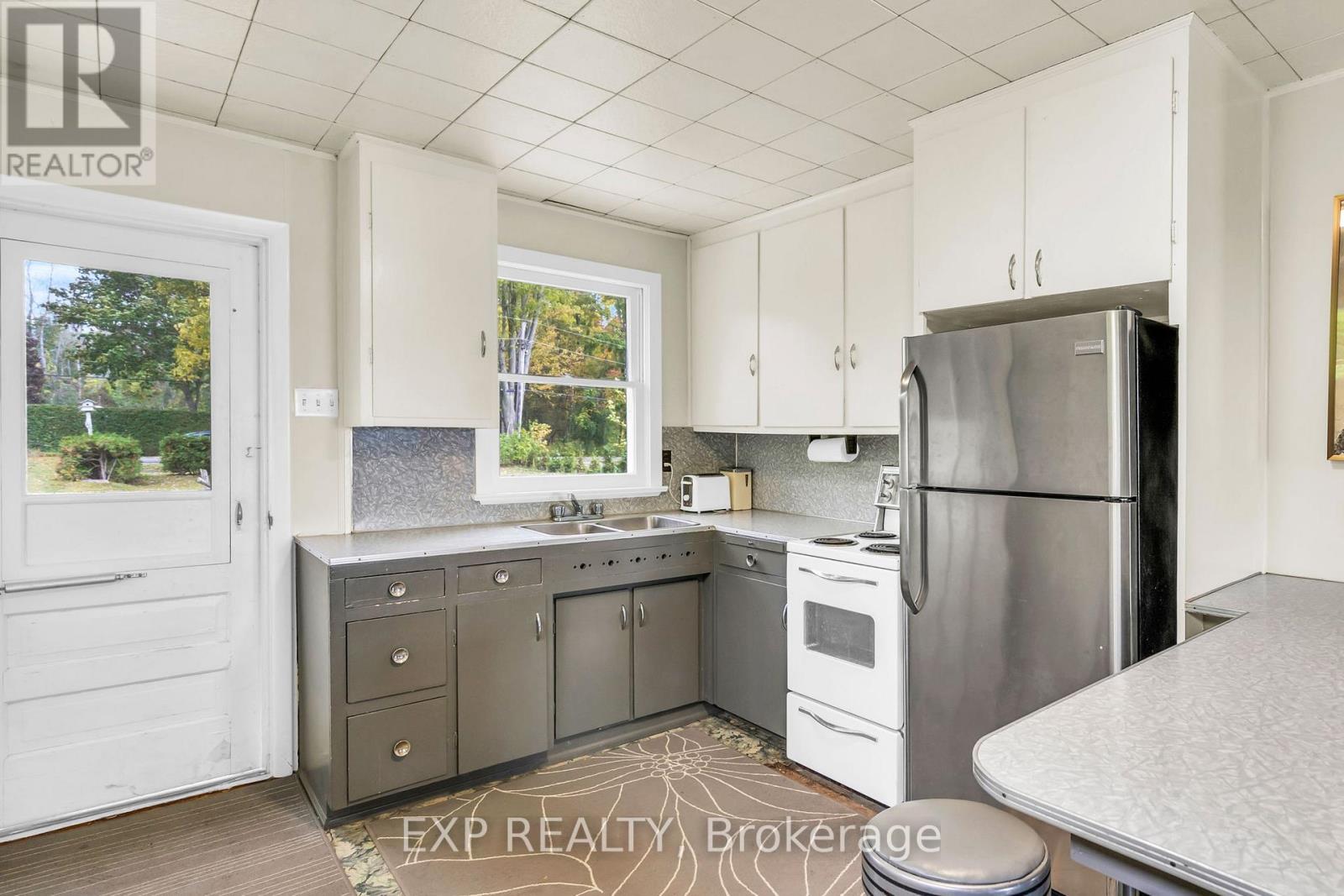 28 Mcrae Beach Road S, Georgina, Ontario  L0E 1L0 - Photo 7 - N12766404