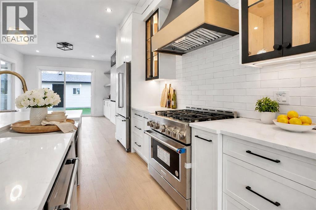 8528 47 Avenue NW, Calgary, Alberta  t3b 1z9 - Photo 3 - A2276984