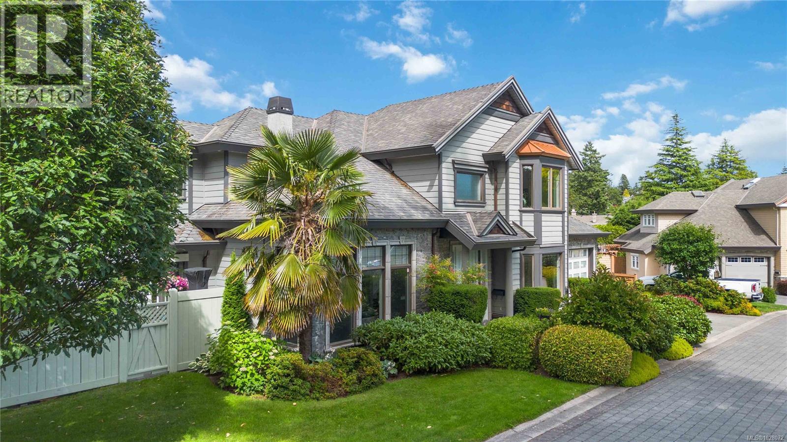 1702 De Sousa Pl, Saanich, British Columbia  V8N 3L2 - Photo 52 - 1028072