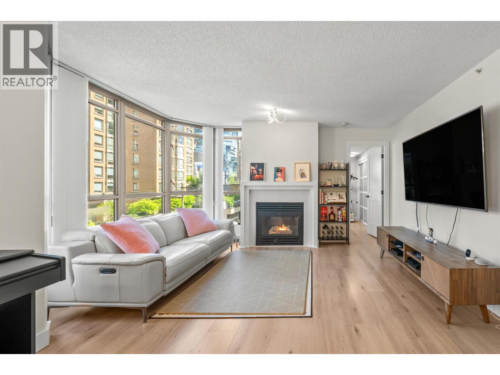 706 867 HAMILTON STREET, Vancouver, British Columbia