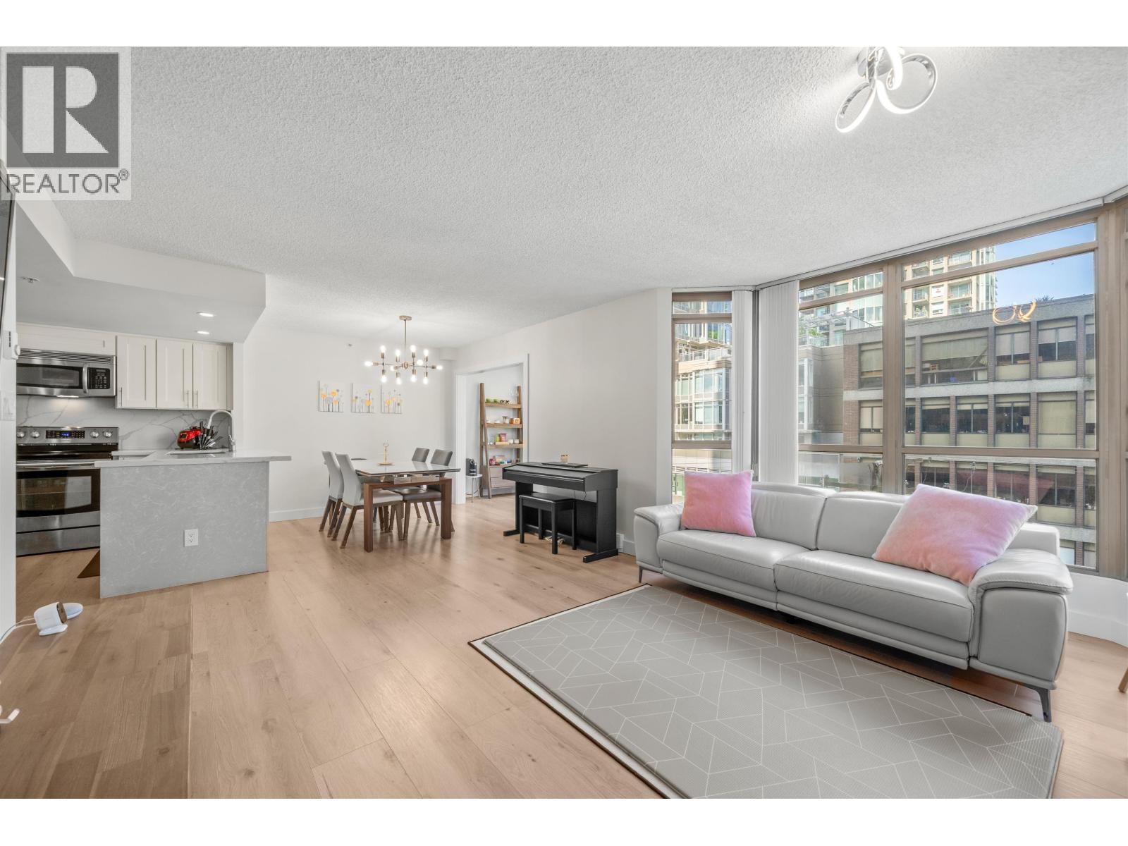 706 867 Hamilton Street, Vancouver, British Columbia  V6B 2R7 - Photo 2 - R3113205