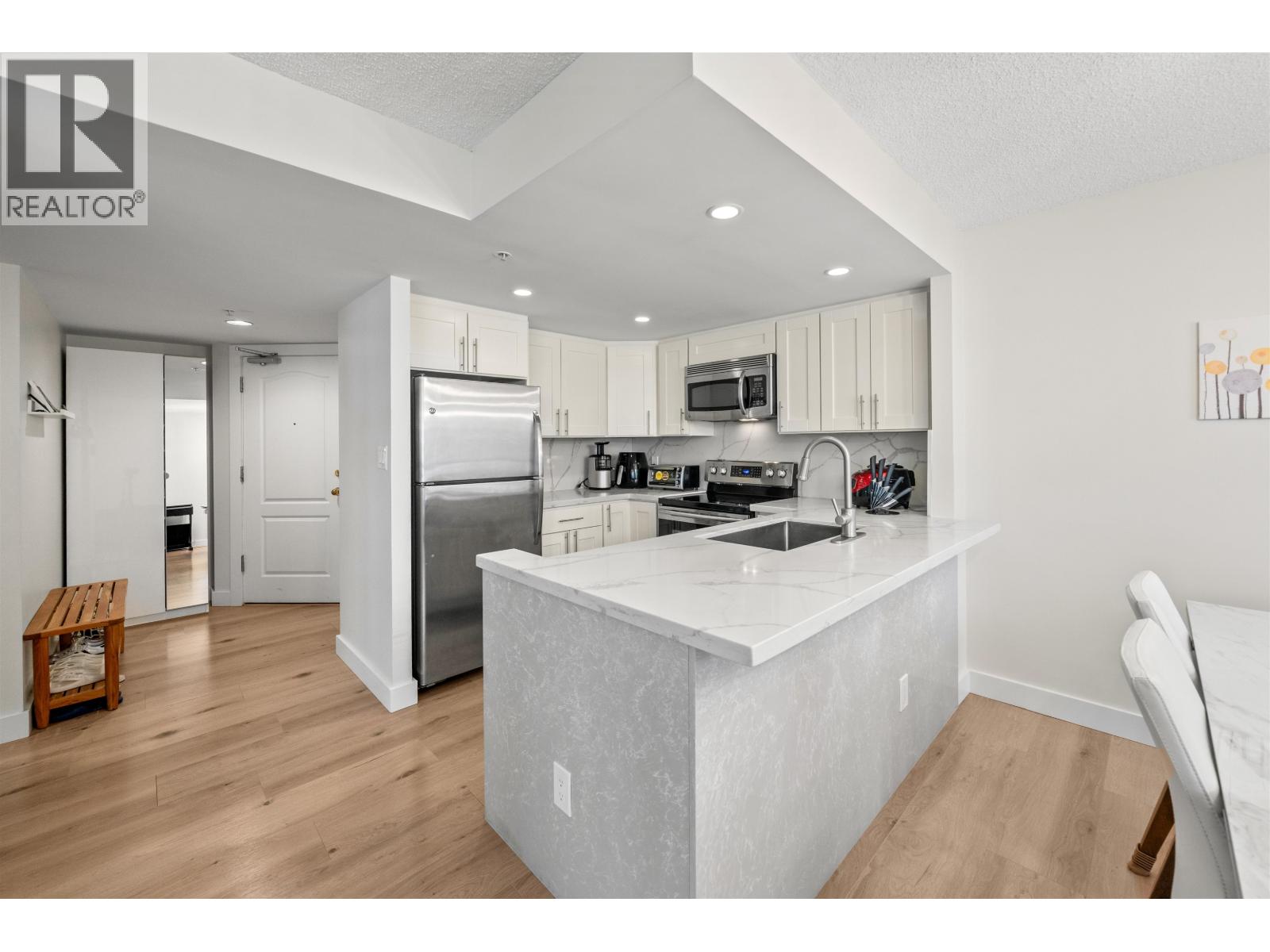 706 867 Hamilton Street, Vancouver, British Columbia  V6B 2R7 - Photo 3 - R3113205