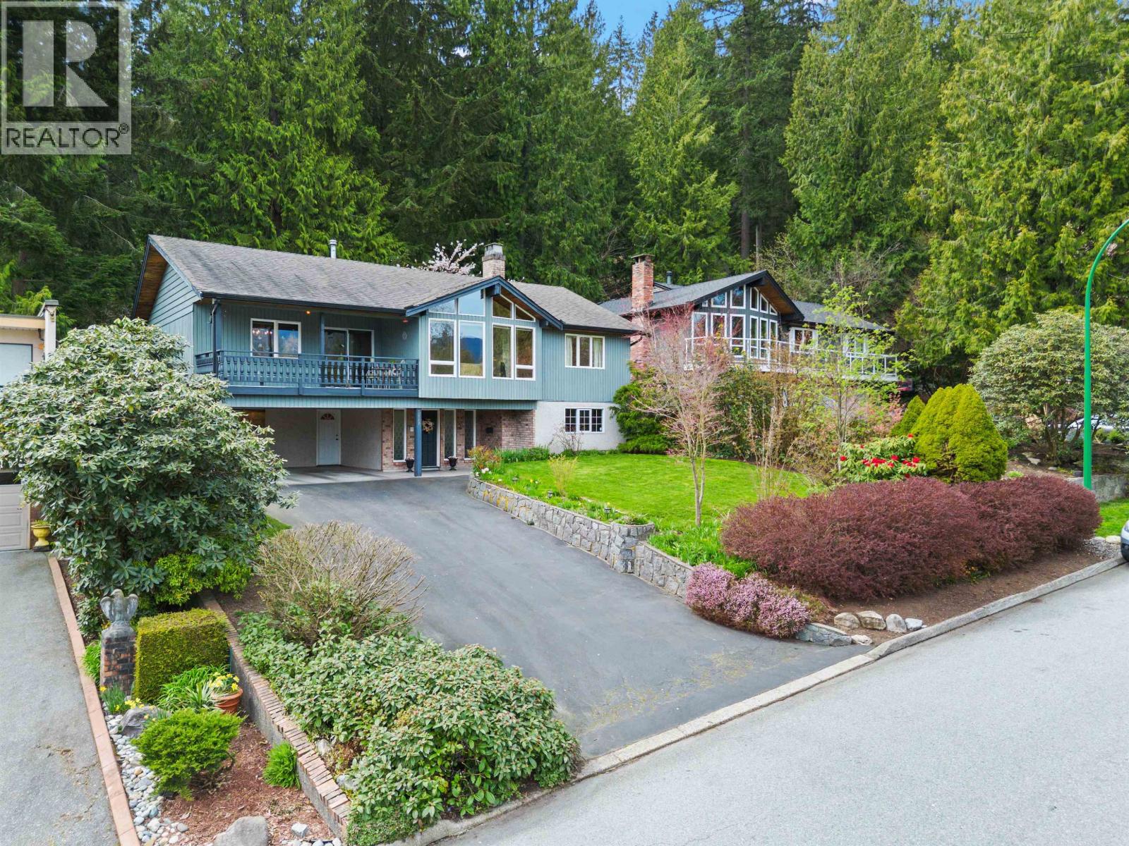 3563 Sykes Road, North Vancouver, British Columbia  V7K 2X4 - Photo 2 - R3113209