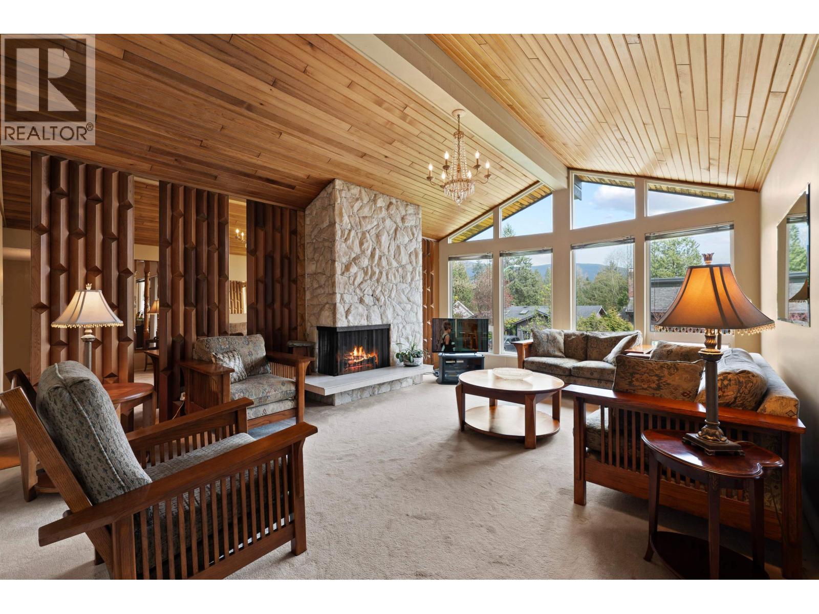 3563 Sykes Road, North Vancouver, British Columbia  V7K 2X4 - Photo 3 - R3113209