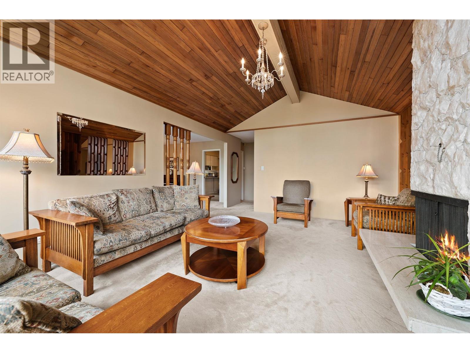 3563 Sykes Road, North Vancouver, British Columbia  V7K 2X4 - Photo 4 - R3113209