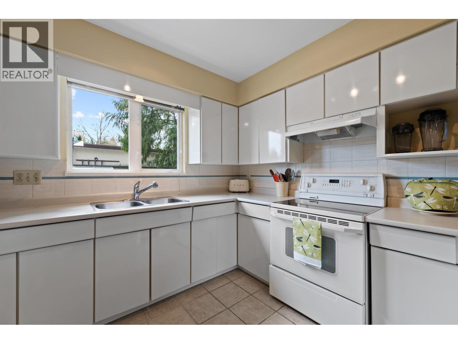 3563 Sykes Road, North Vancouver, British Columbia  V7K 2X4 - Photo 8 - R3113209