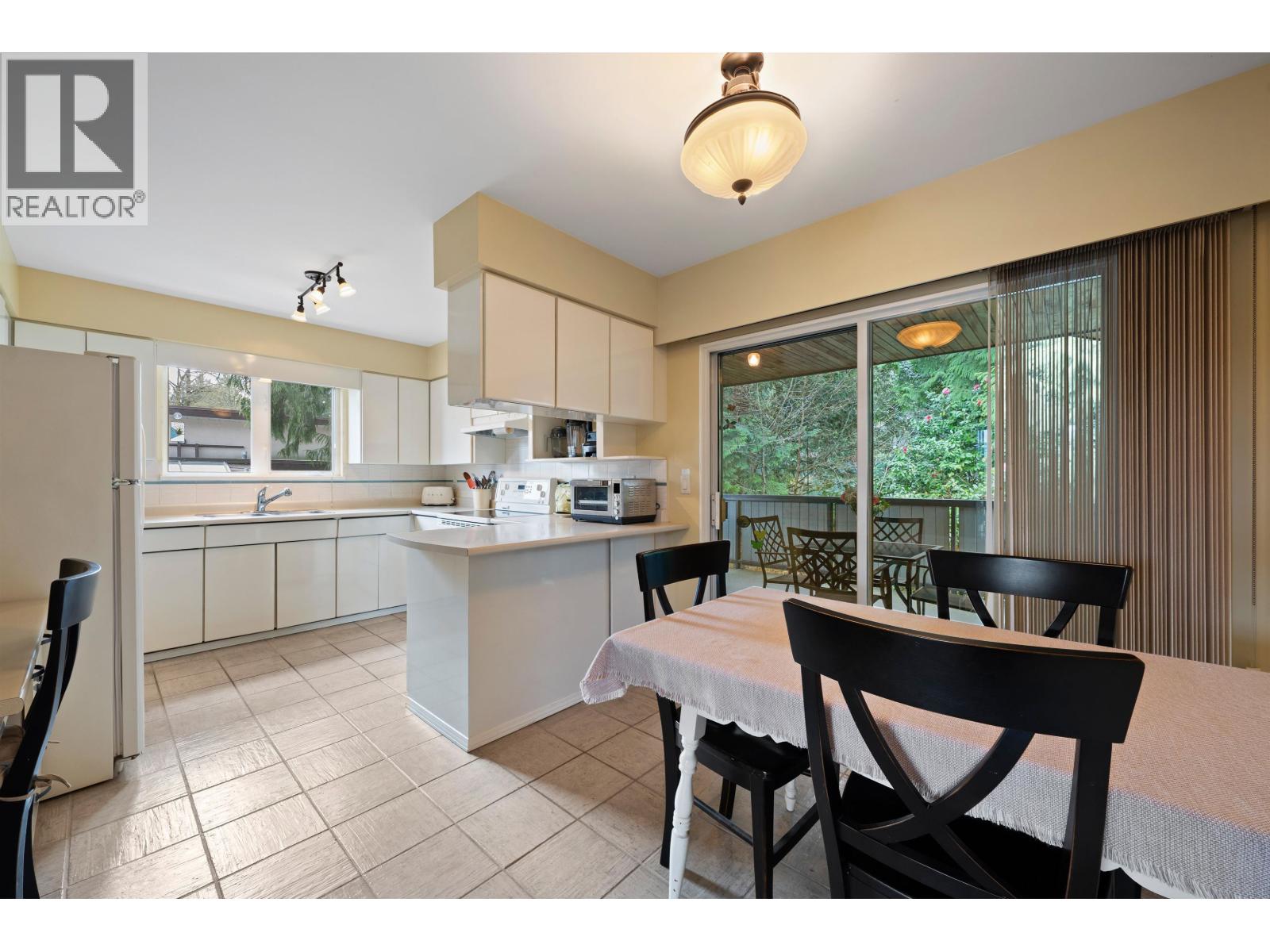 3563 Sykes Road, North Vancouver, British Columbia  V7K 2X4 - Photo 9 - R3113209