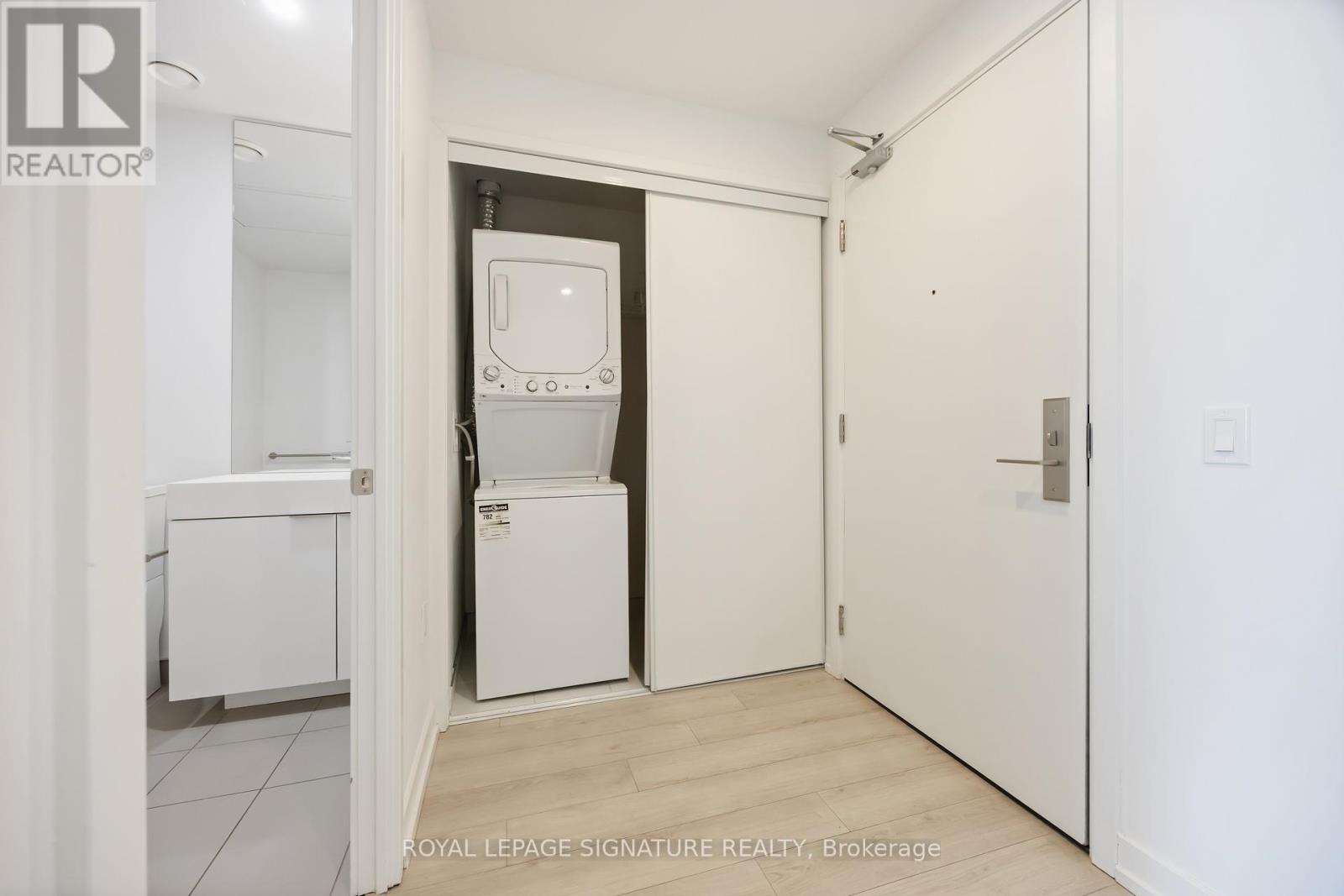 2404 - 33 Helendale Avenue, Toronto, Ontario  M4R 0A4 - Photo 21 - C13019600