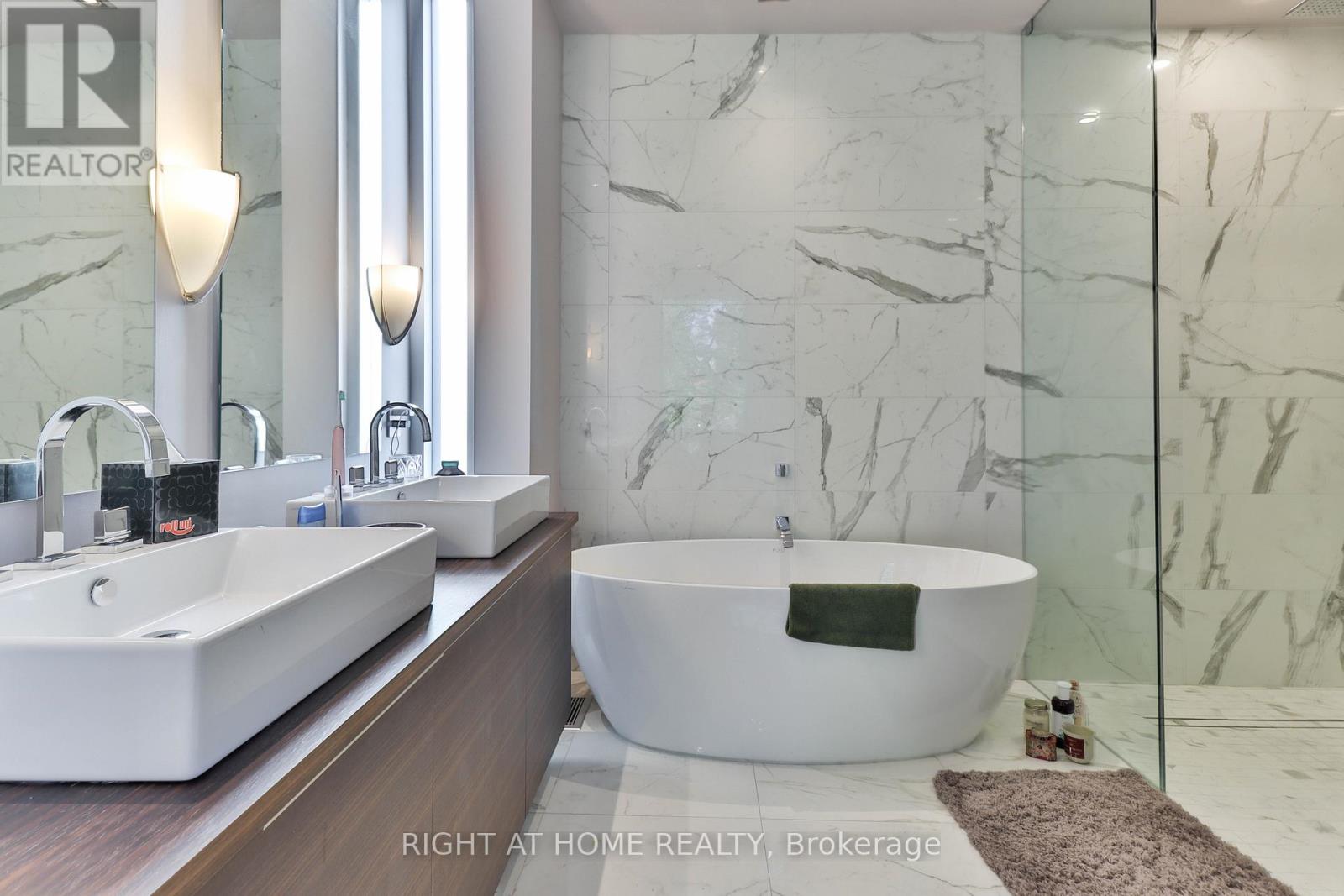 18 Mitchell Avenue, Toronto, Ontario  M6J 1B9 - Photo 14 - C12550016