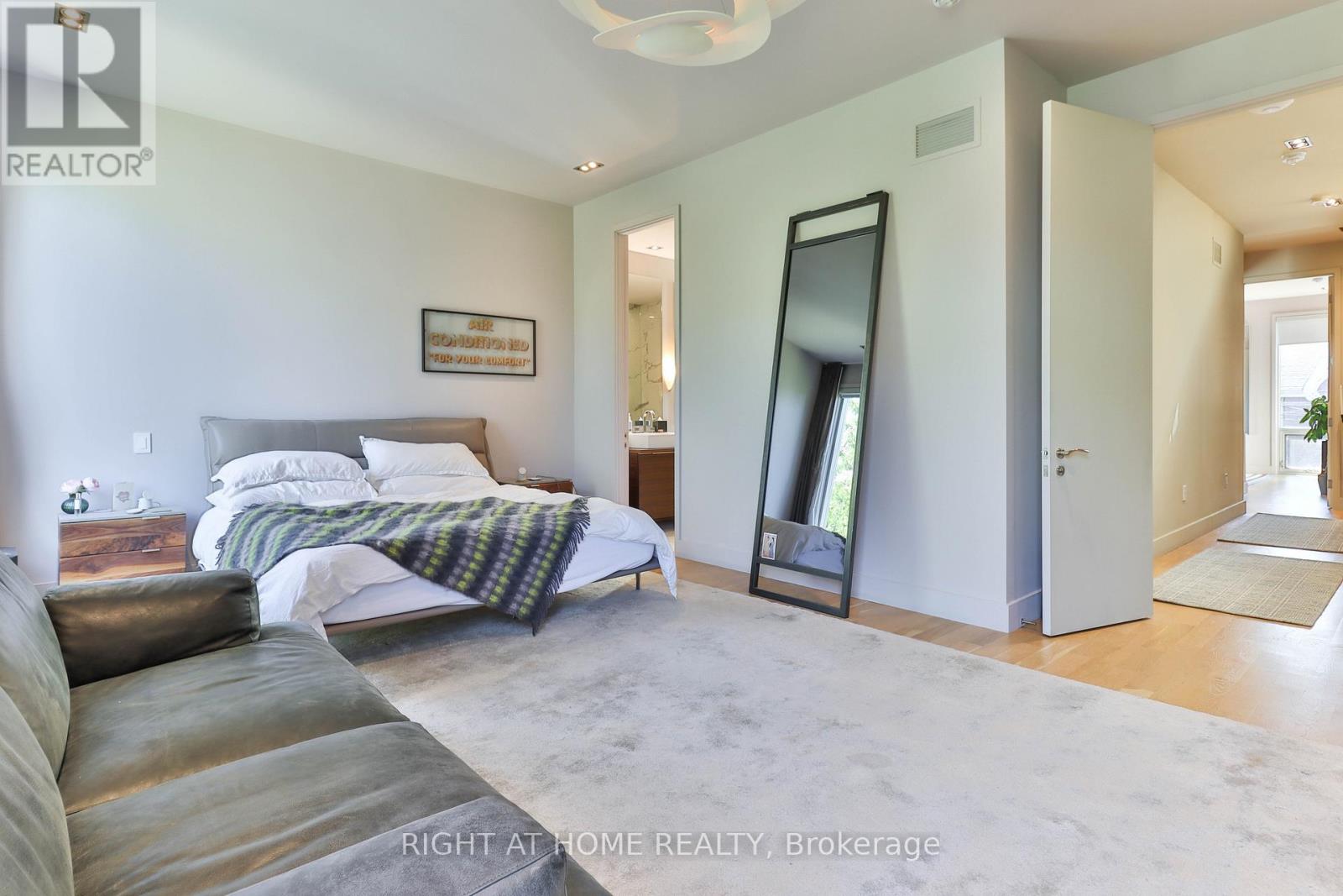 18 Mitchell Avenue, Toronto, Ontario  M6J 1B9 - Photo 13 - C12550016