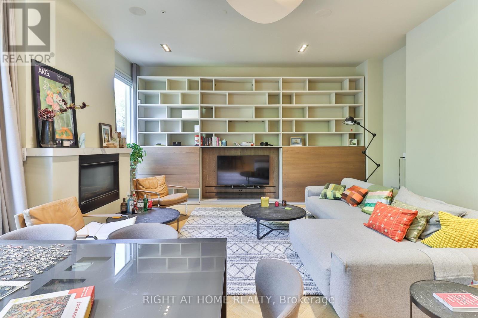 18 Mitchell Avenue, Toronto, Ontario  M6J 1B9 - Photo 5 - C12550016