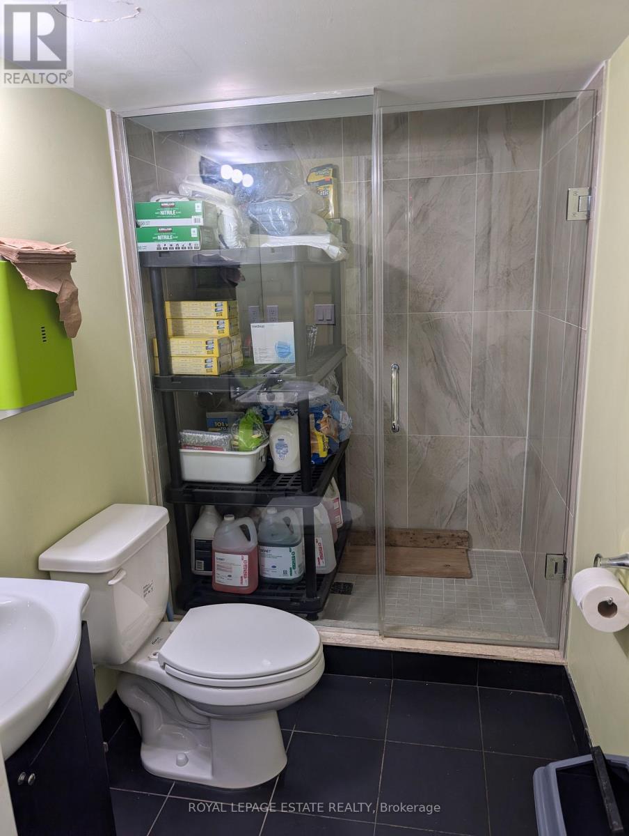 1527 O'connor Drive, Toronto, Ontario  M4B 2V7 - Photo 9 - E13019496