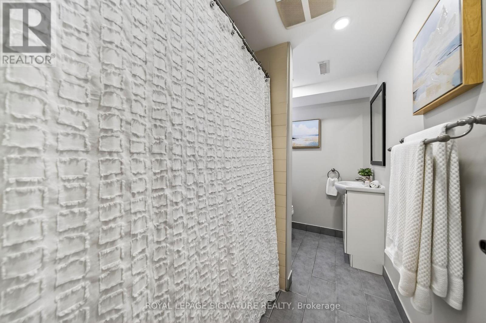 26 Carondale Crescent, Toronto (L'amoreaux), Ontario  M1W 2B1 - Photo 33 - E13019502