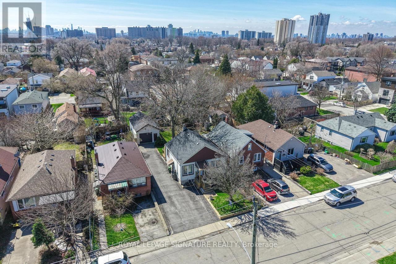 8 Wolcott Avenue, Toronto, Ontario  M1L 4K1 - Photo 27 - E13019534