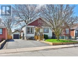 8 WOLCOTT AVENUE, Toronto, Ontario