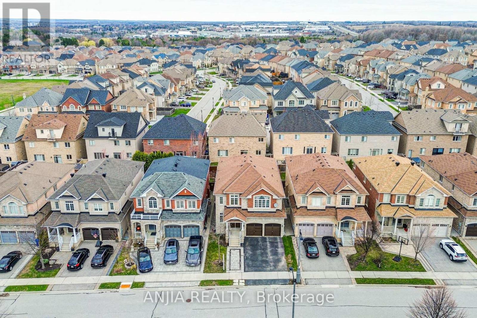 1165 Blencowe Crescent, Newmarket, Ontario  L3X 0A9 - Photo 3 - N13019480