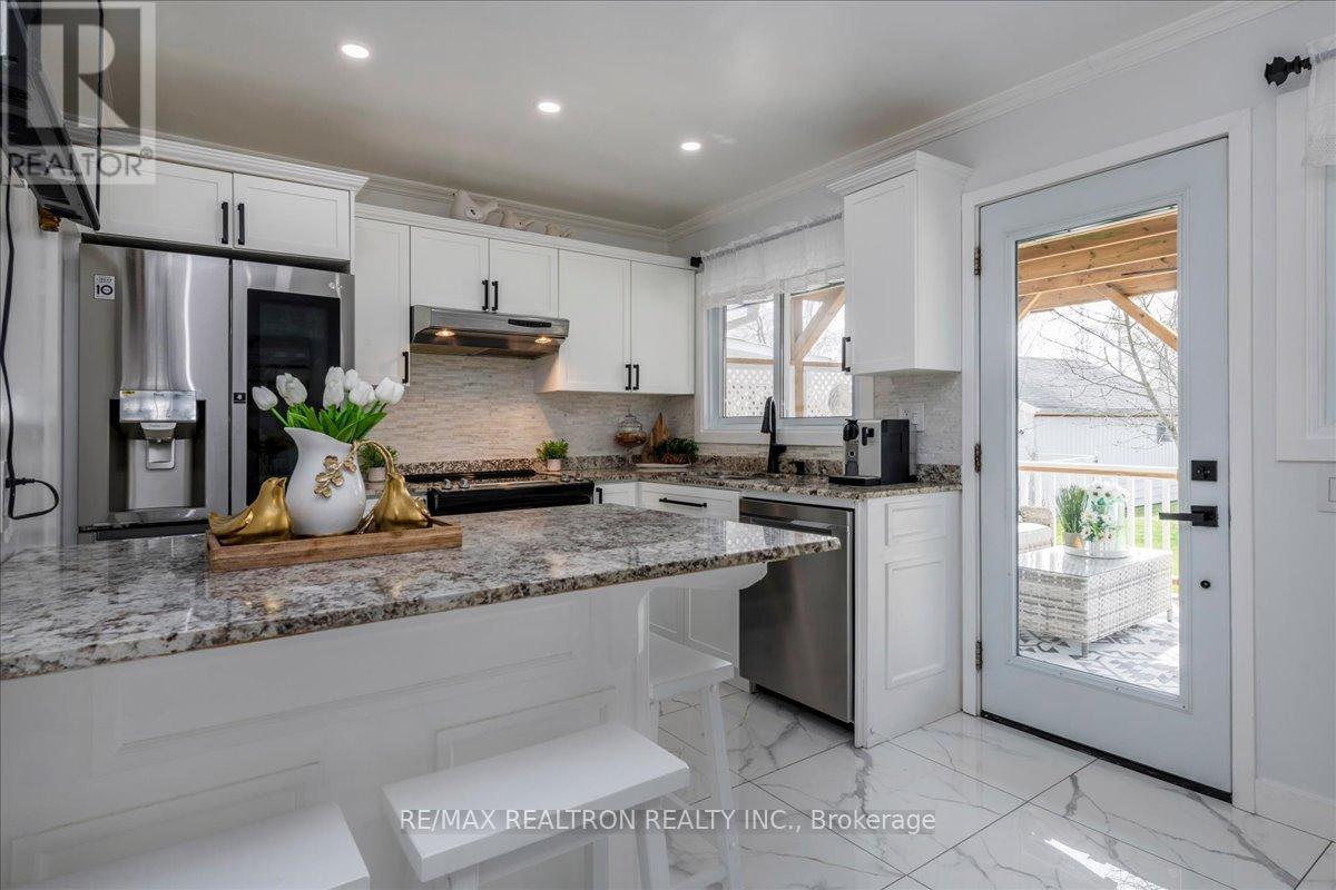 1129 Lindy Lane, Innisfil, Ontario  L0L 1R0 - Photo 12 - N13019610