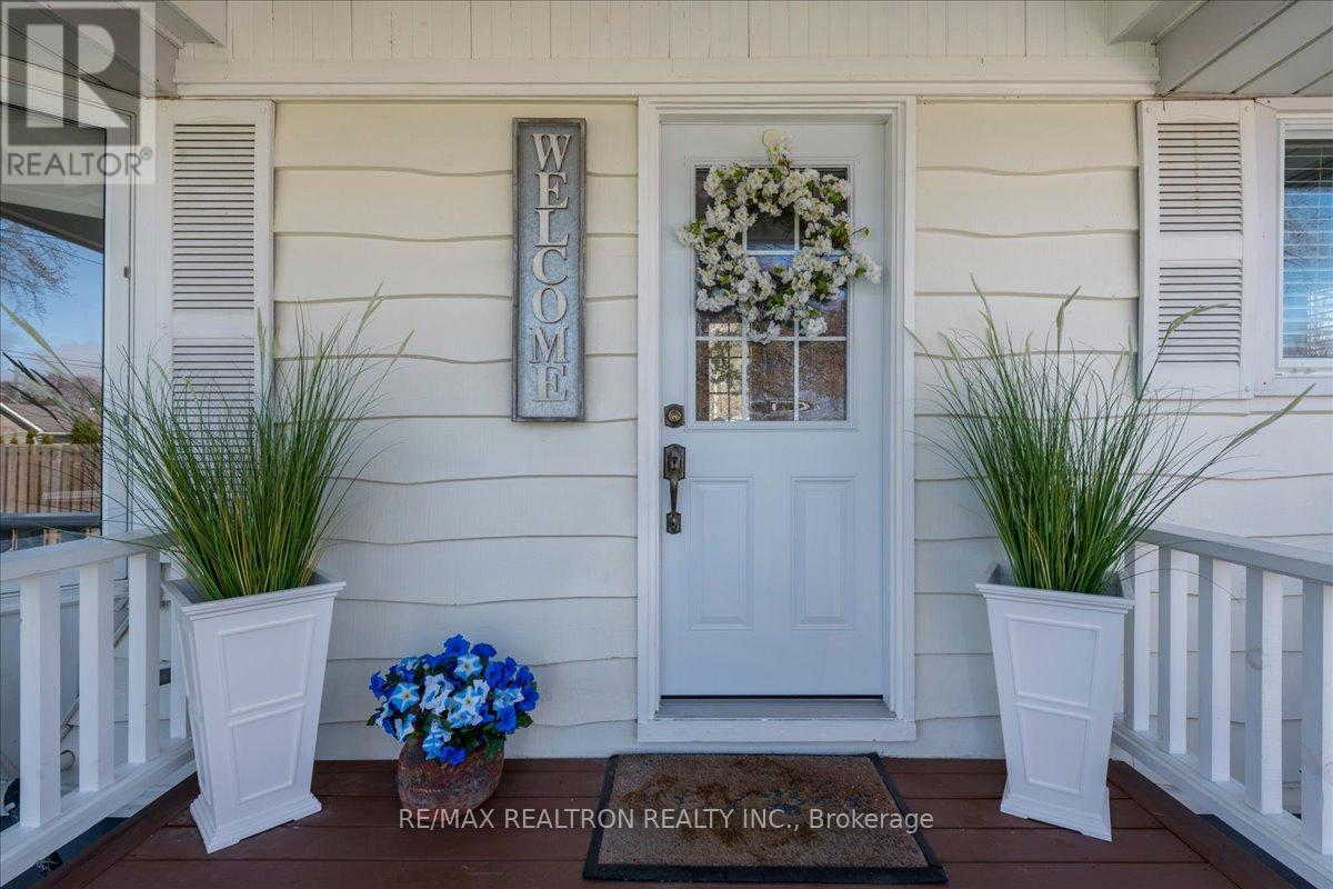 1129 Lindy Lane, Innisfil, Ontario  L0L 1R0 - Photo 3 - N13019610