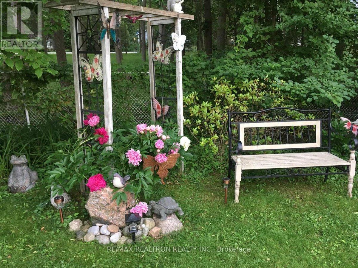 1129 Lindy Lane, Innisfil, Ontario  L0L 1R0 - Photo 38 - N13019610