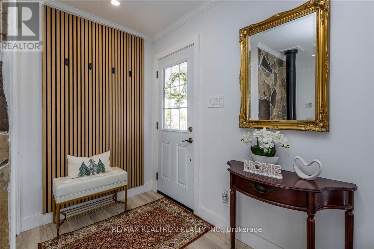 1129 Lindy Lane, Innisfil, Ontario  L0L 1R0 - Photo 4 - N13019610