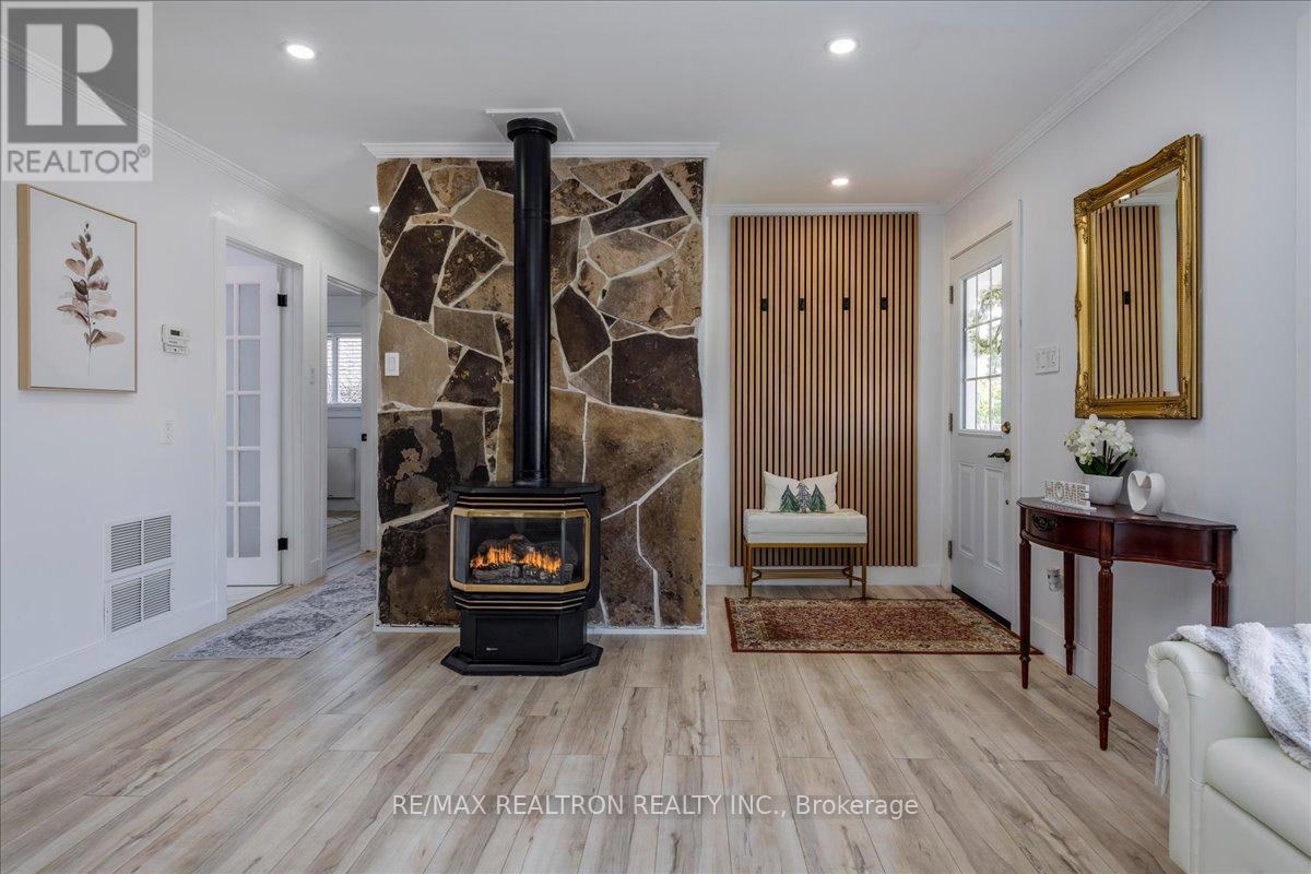 1129 Lindy Lane, Innisfil, Ontario  L0L 1R0 - Photo 5 - N13019610