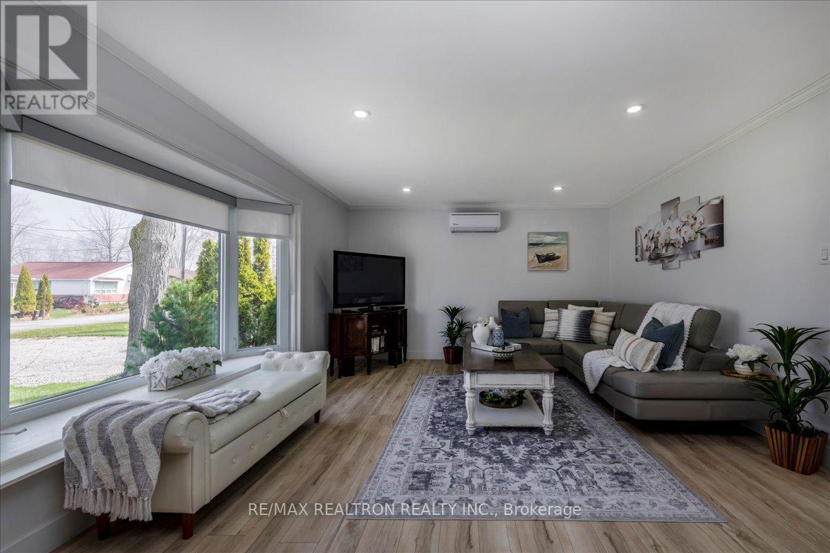 1129 Lindy Lane, Innisfil, Ontario  L0L 1R0 - Photo 7 - N13019610