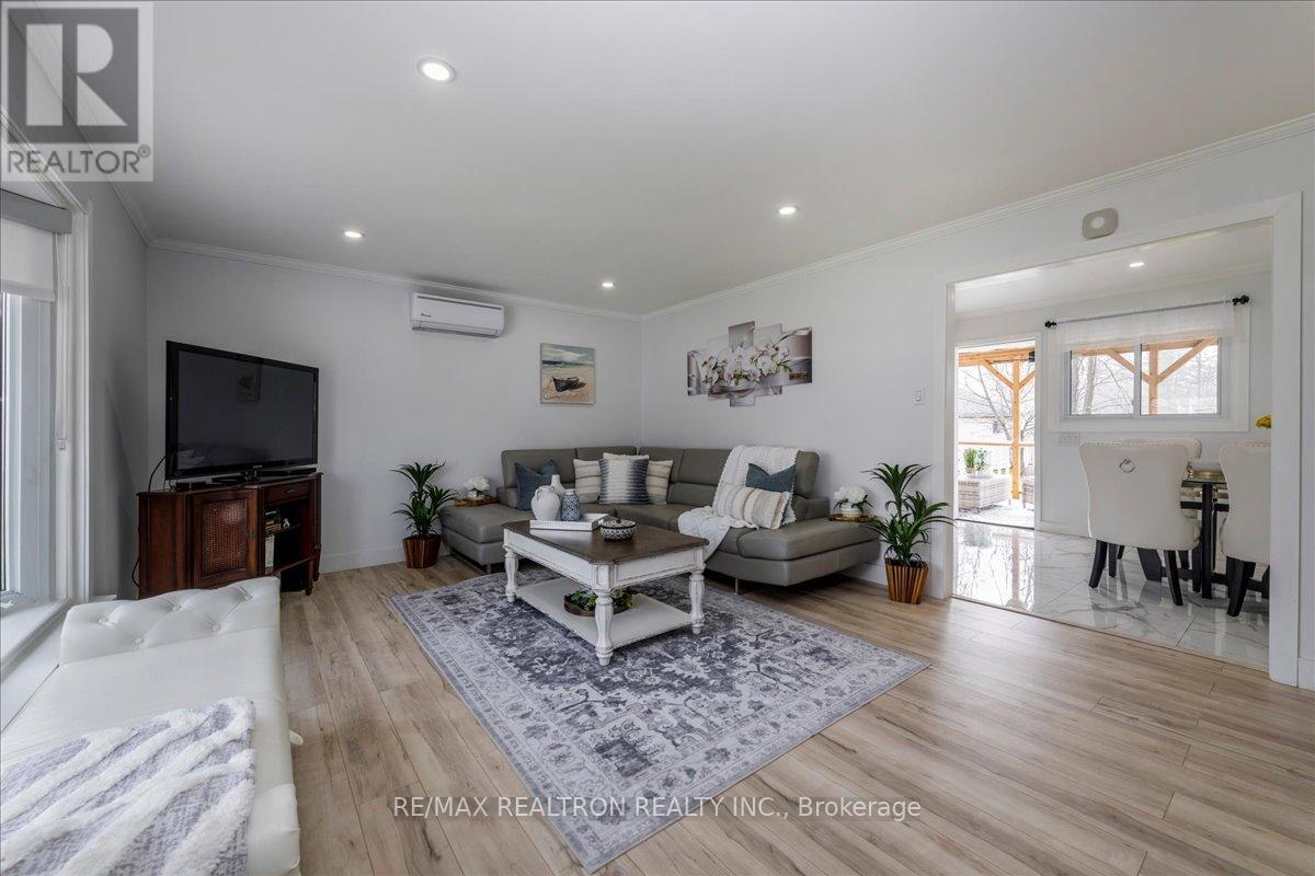 1129 Lindy Lane, Innisfil, Ontario  L0L 1R0 - Photo 8 - N13019610