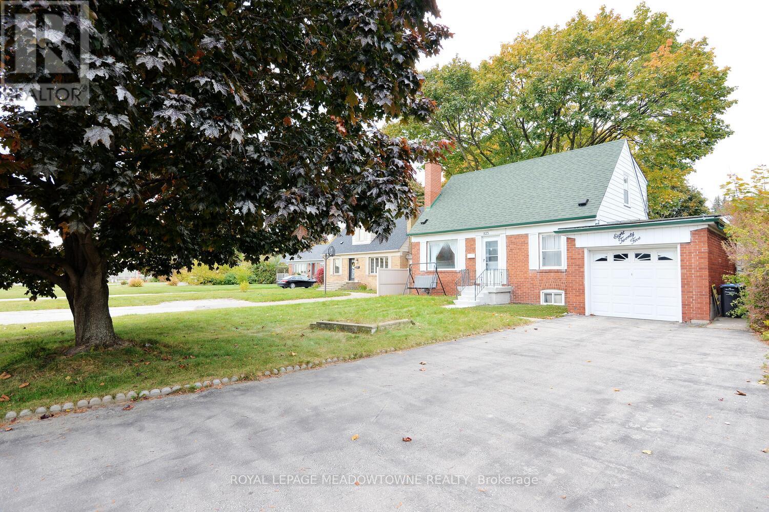 825 NORTH SERVICE ROAD, Mississauga, Ontario